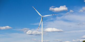 Kryzys skłania firmy do inwestowania w OZE i inteligentne systemy energetyczne, to nieuchronny kierunek zmian