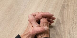 Podają się za urzędników gminy i okradają seniorów. Jak nie dać się oszustom?