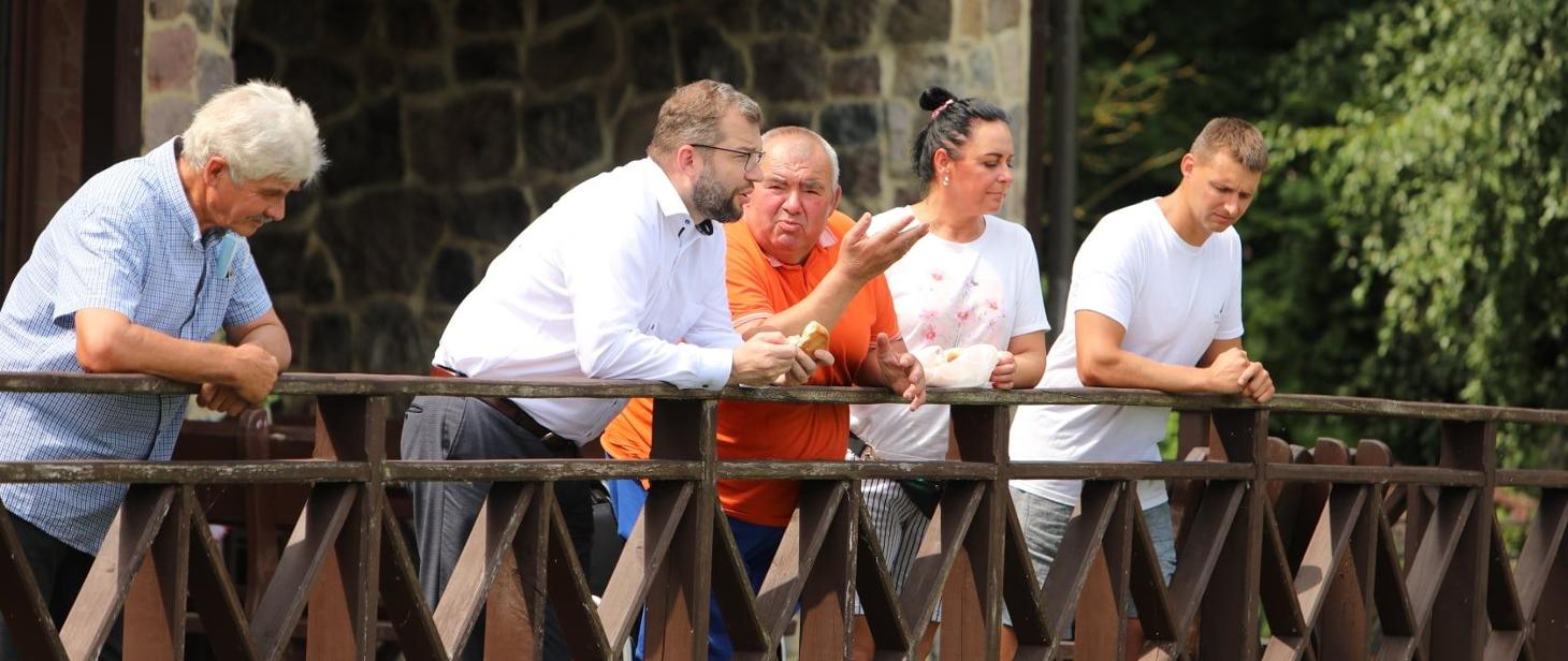 Minister Grzegorz Puda z wizytą w gospodarstwie rybackim