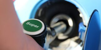 Dalszy spadek cen benzyny, diesel drożeje – przeplatanka nastrojów