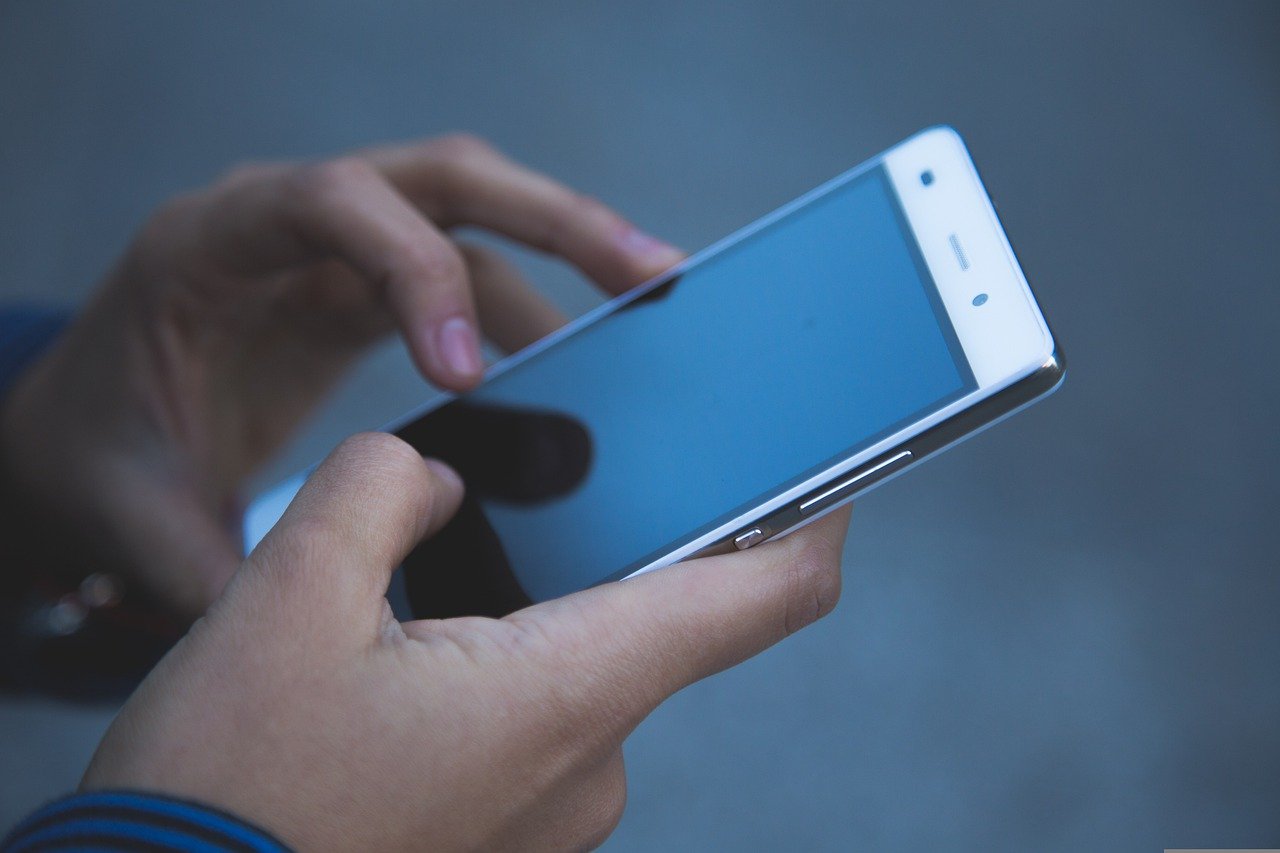 Telefon, presja i szybki przelew. Tak oszuści polują na rolników
