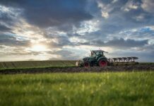 Rolnicy chcą tańszego paliwa. Jest wniosek o dopłaty i „czerwony diesel”