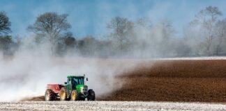Dopłaty do nawozów: Kolejna zmiana terminów. ARiMR przyjęła blisko 285 tys. wniosków